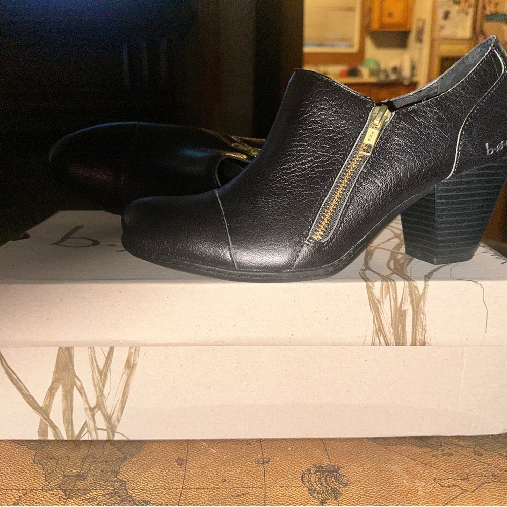 NWB B.Ø.C Black leather “ESPINOZA” ankle boot